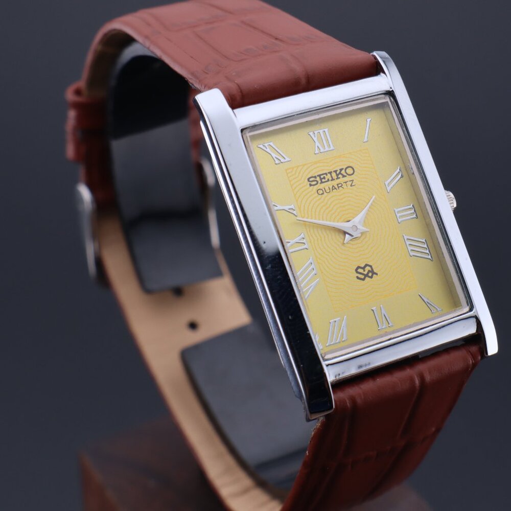 Vintage Seiko Slim Quartz Gentlemen's Wrist Watch  - FREE SHIPPING